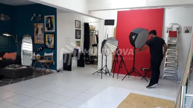 Loja / Salão / Ponto Comercial com 2 quartos à venda, 150m² — foto 3 de 7