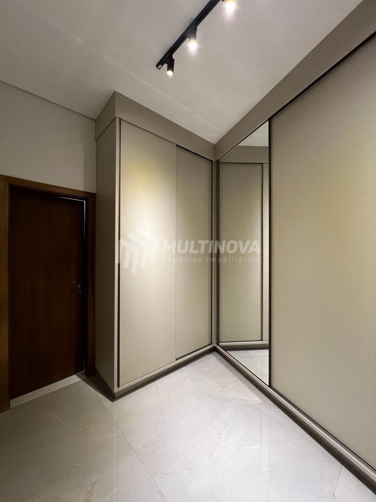 Casa de Condomínio com 3 quartos à venda, 226m² — foto 12 de 22