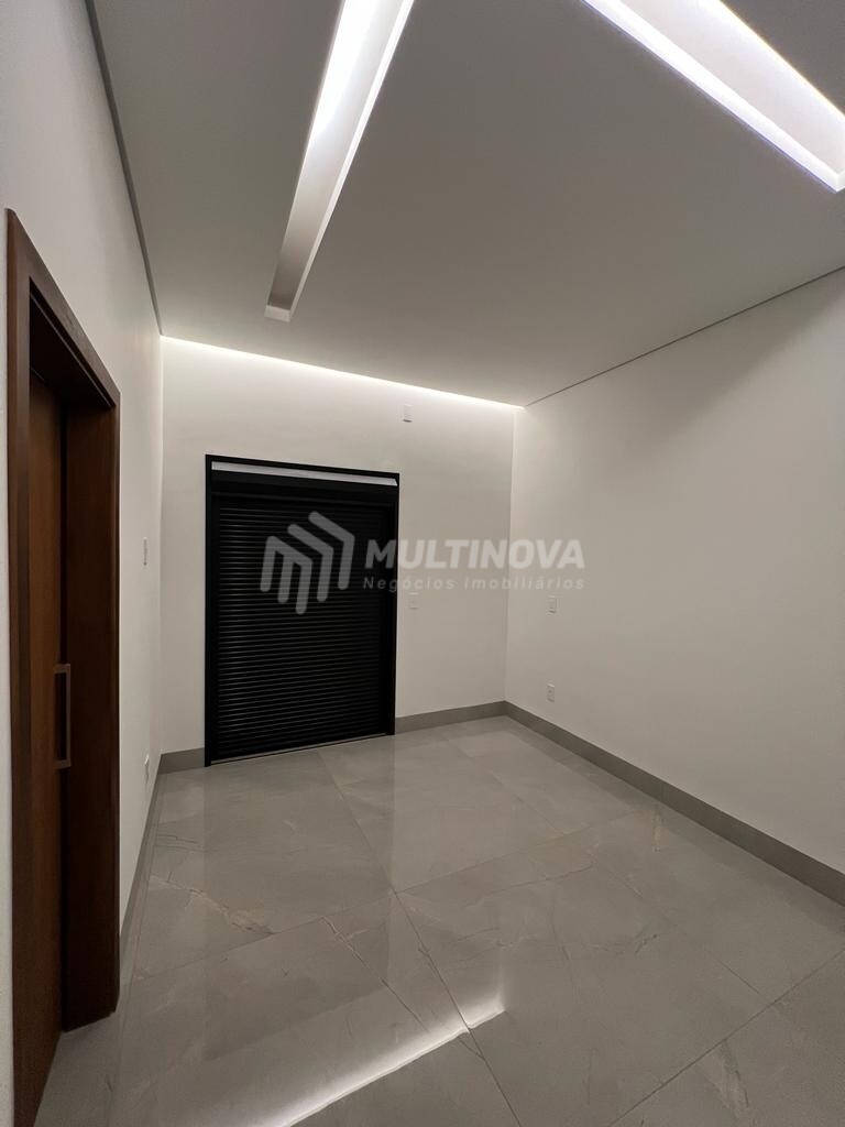 Casa de Condomínio com 3 quartos à venda, 226m² — foto 13 de 22
