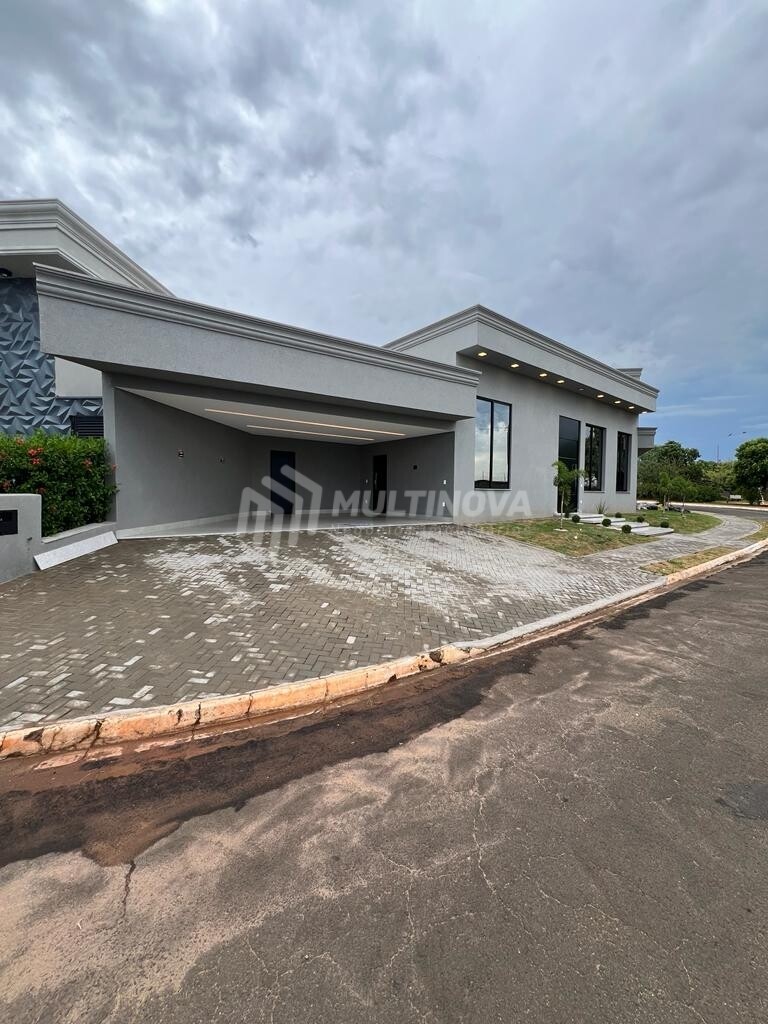 Casa de Condomínio com 3 quartos à venda, 226m² — foto 2 de 22