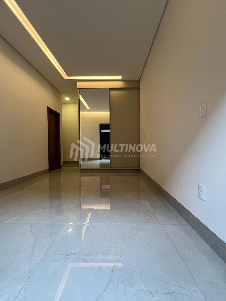 Casa de Condomínio com 3 quartos à venda, 226m² — foto 18 de 22