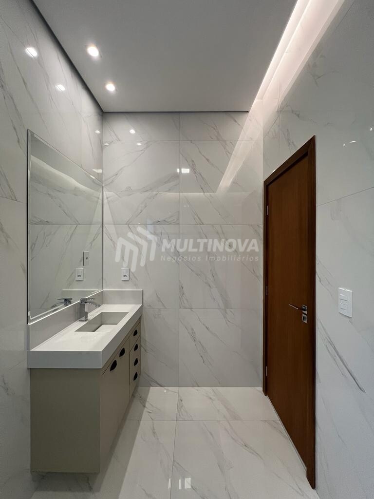 Casa de Condomínio com 3 quartos à venda, 226m² — foto 17 de 22