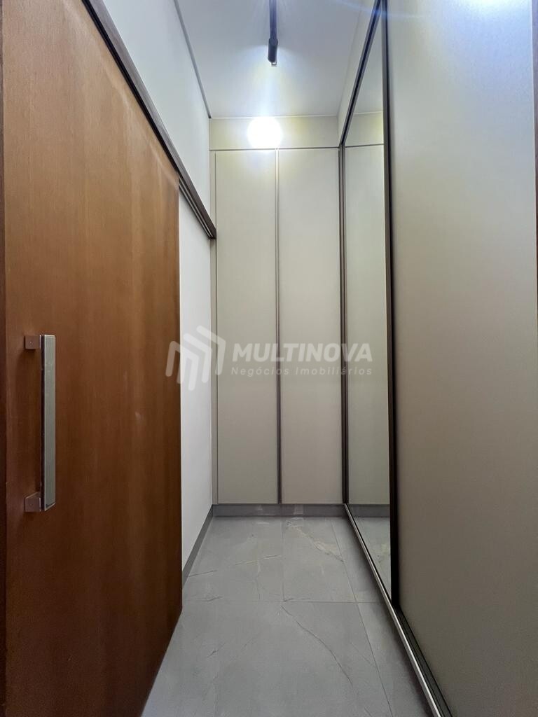 Casa de Condomínio com 3 quartos à venda, 226m² — foto 14 de 22