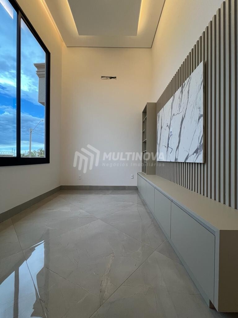 Casa de Condomínio com 3 quartos à venda, 226m² — foto 9 de 22
