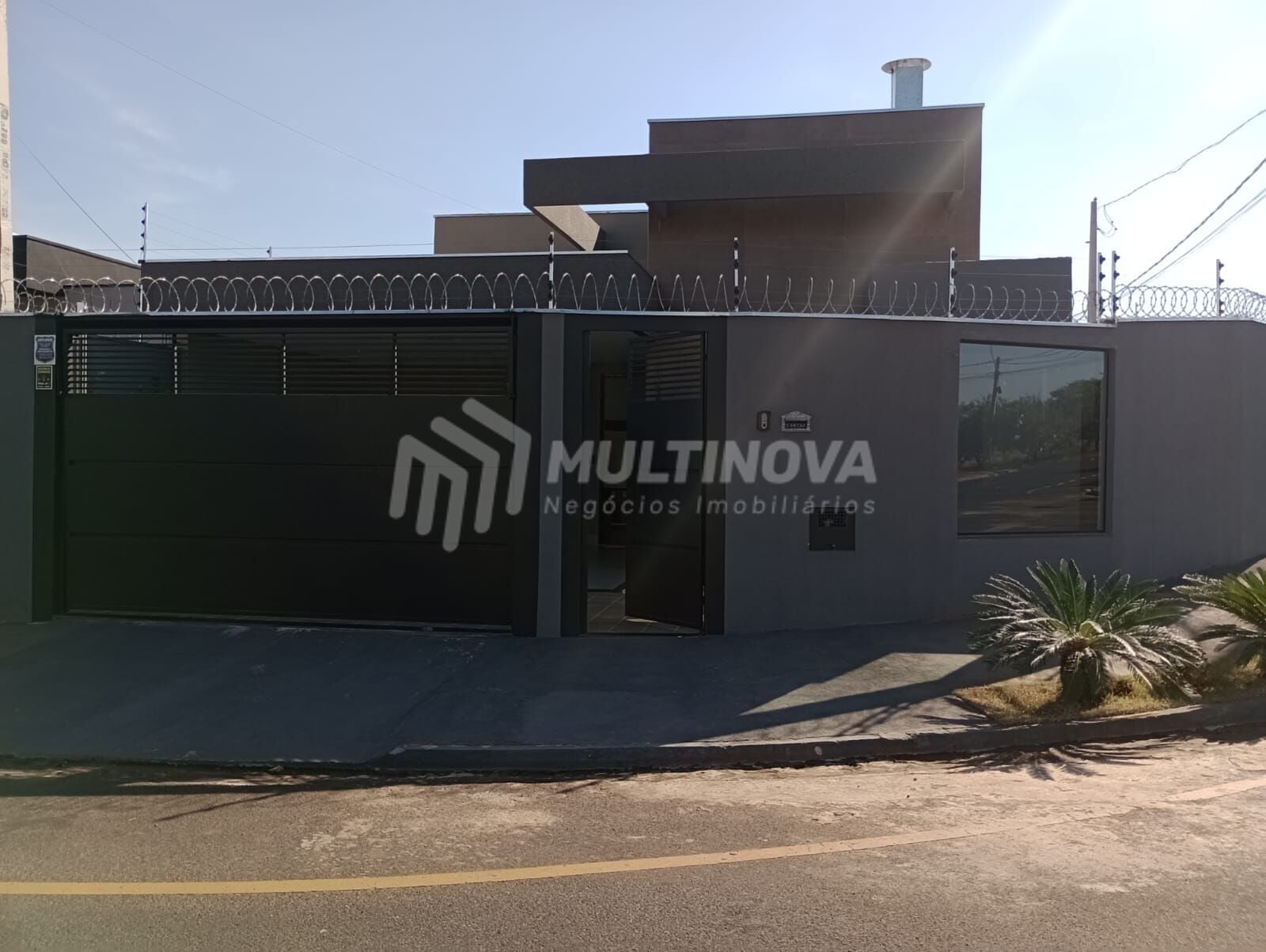 Casa com 3 quartos à venda, 130m² — foto 1 de 40