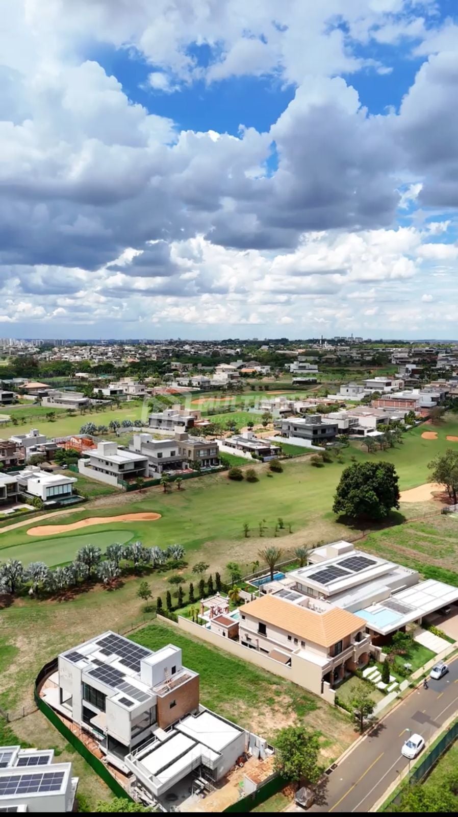 Terreno / Lote / Condomínio à venda, 587m² — foto 1 de 2