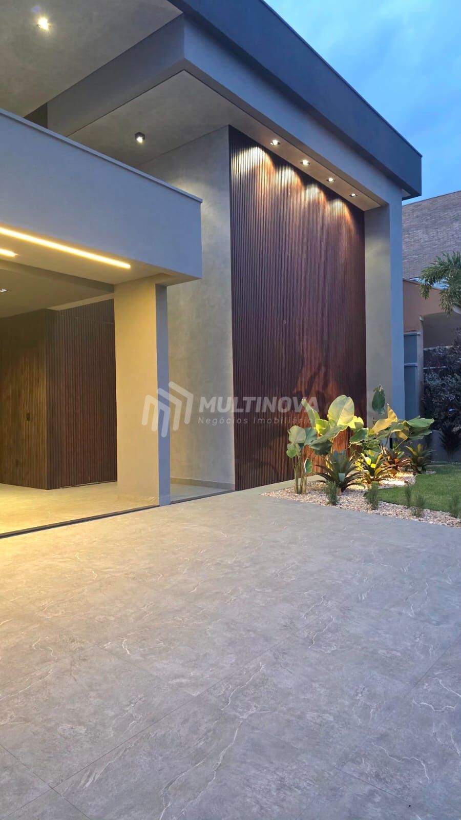 Casa de Condomínio com 4 quartos à venda, 260m² — foto 2 de 16