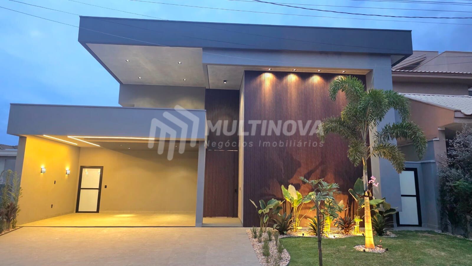 Casa de Condomínio com 4 quartos à venda, 260m² — foto 1 de 16