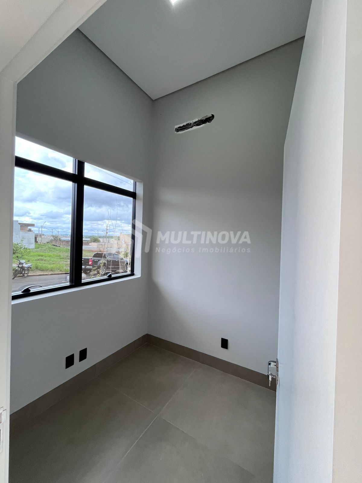 Casa de Condomínio com 3 quartos à venda, 161m² — foto 2 de 28