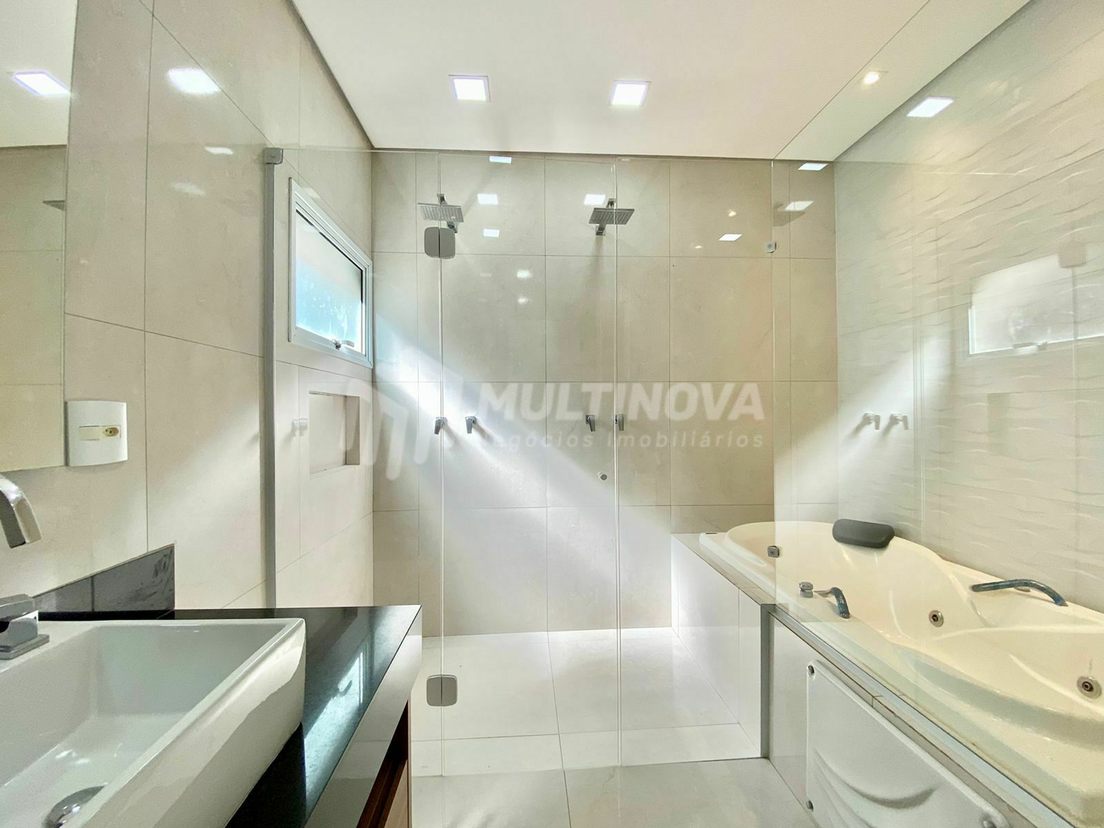 Casa de Condomínio com 4 quartos à venda, 380m² — foto 16 de 21