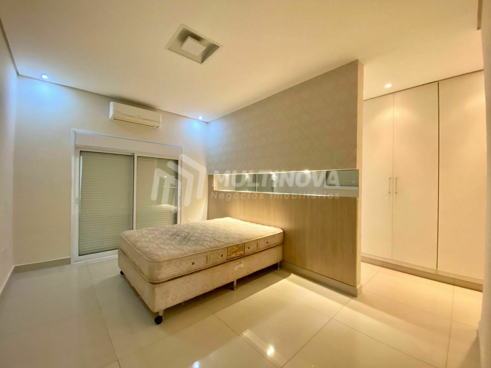 Casa de Condomínio com 4 quartos à venda, 380m² — foto 15 de 21