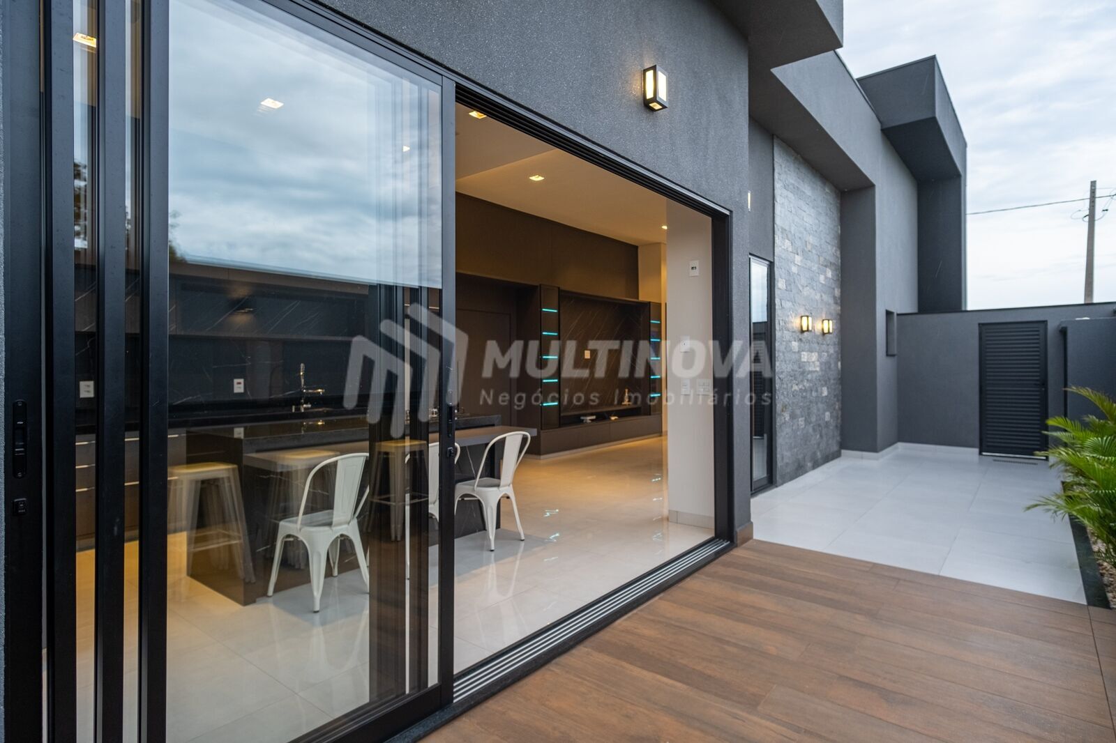 Casa de Condomínio com 3 quartos à venda, 163m² — foto 4 de 5