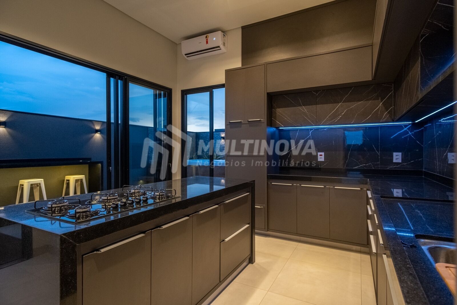 Casa de Condomínio com 3 quartos à venda, 163m² — foto 3 de 5