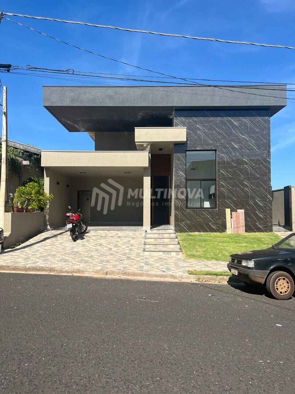 Casa de Condomínio com 3 quartos à venda, 220m² — foto 1 de 22