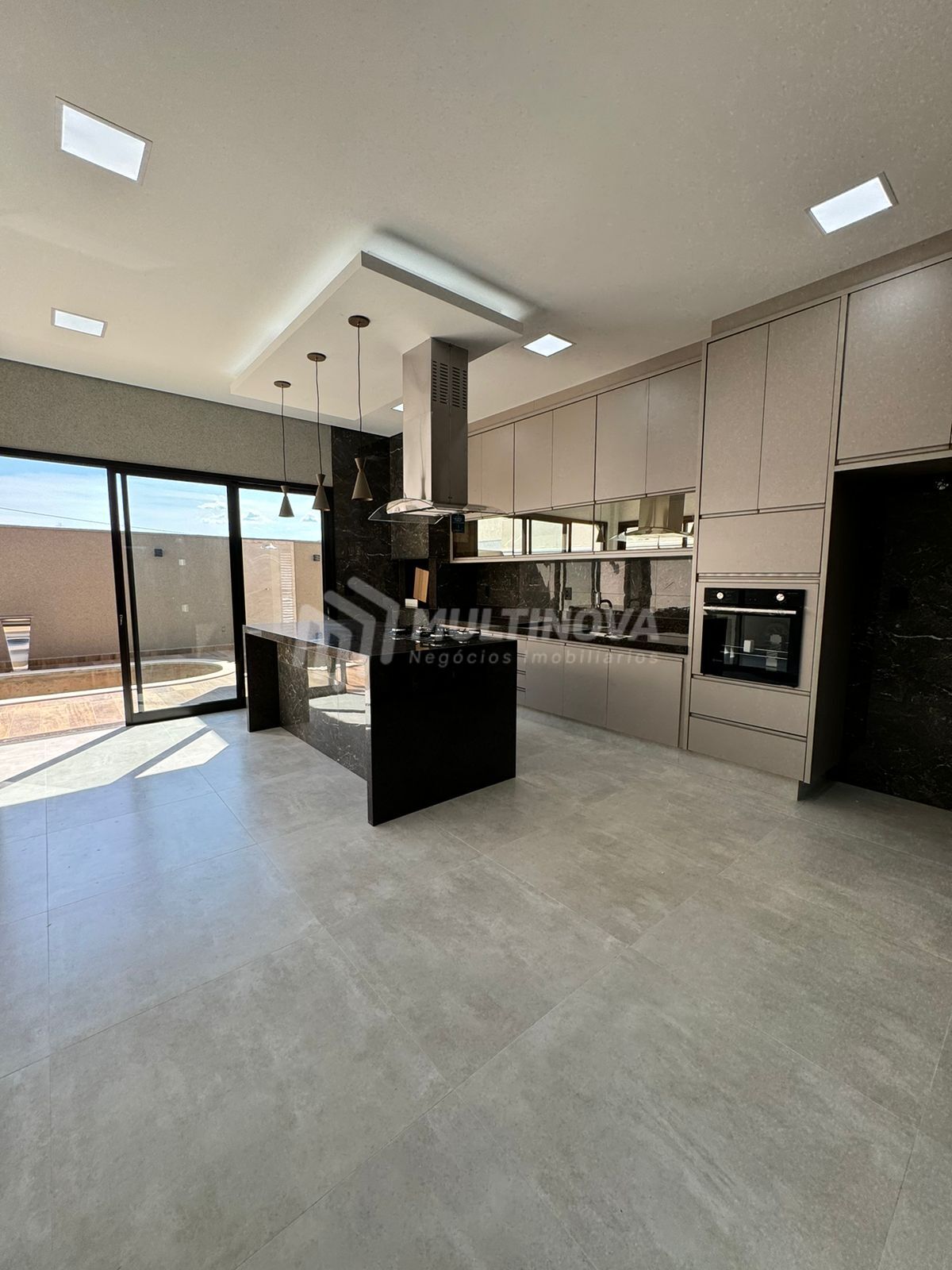 Casa de Condomínio com 3 quartos à venda, 220m² — foto 3 de 22