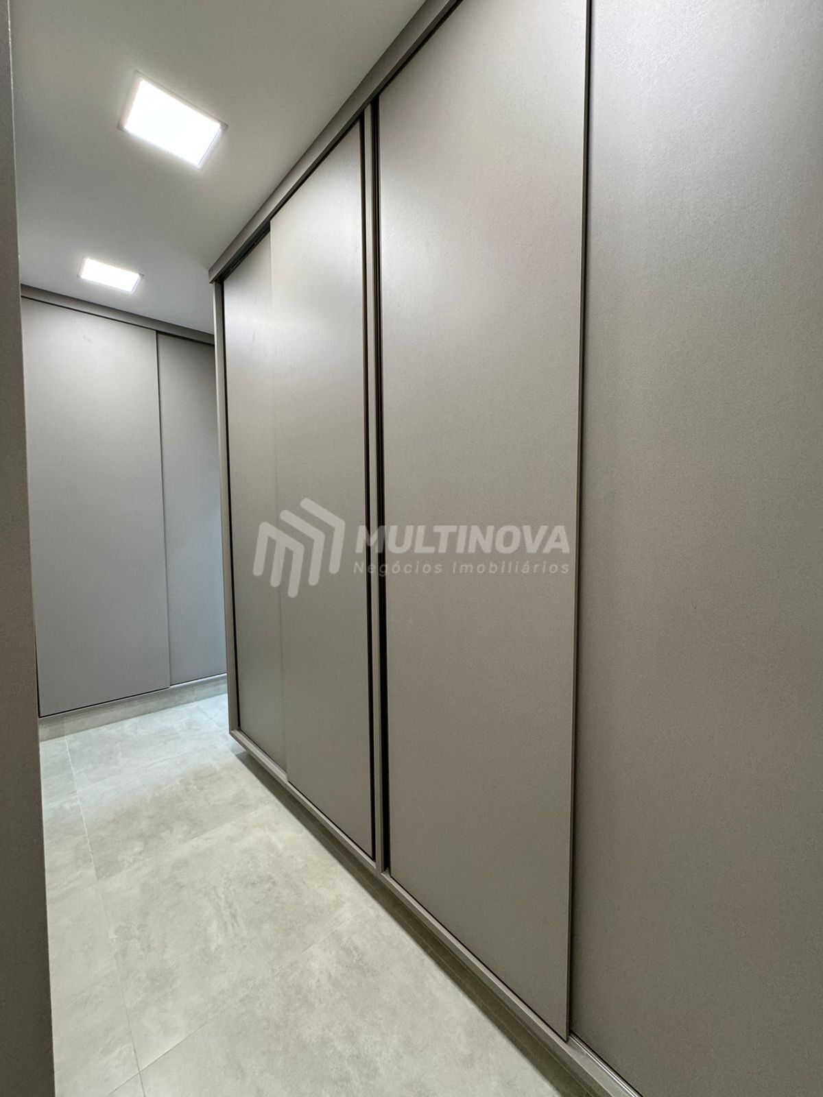 Casa de Condomínio com 3 quartos à venda, 220m² — foto 11 de 22