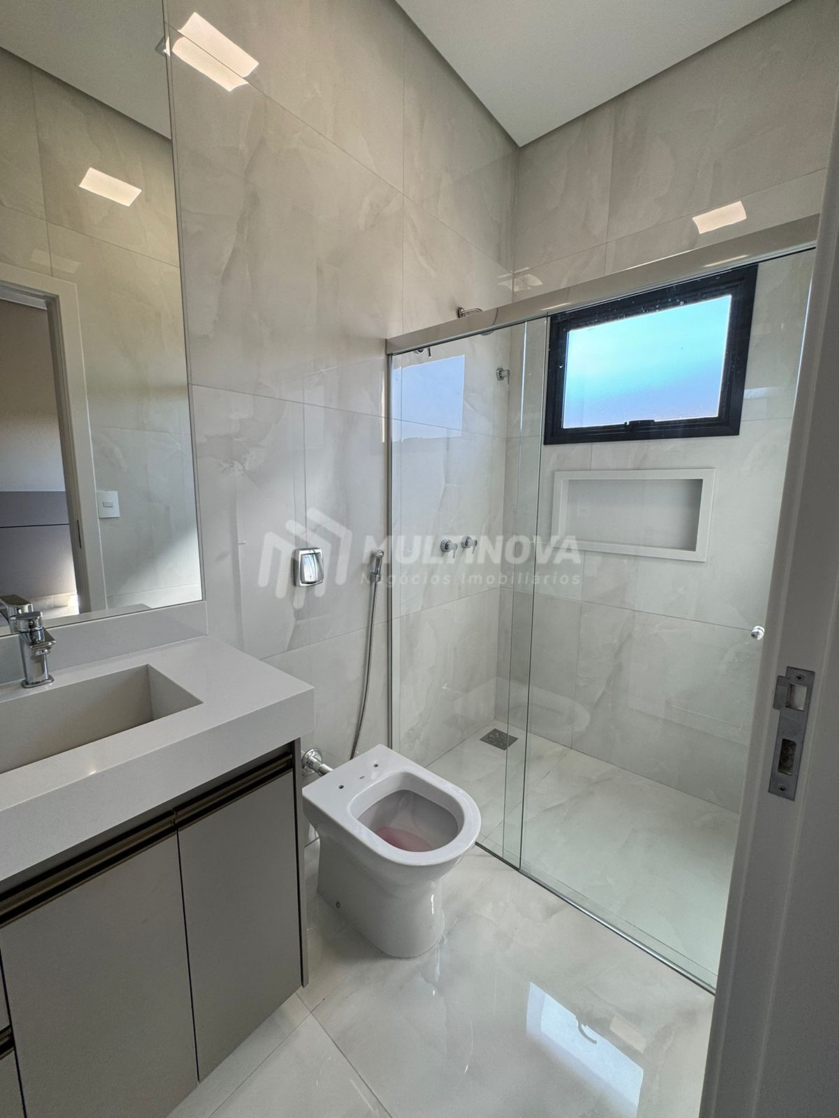 Casa de Condomínio com 3 quartos à venda, 220m² — foto 18 de 22