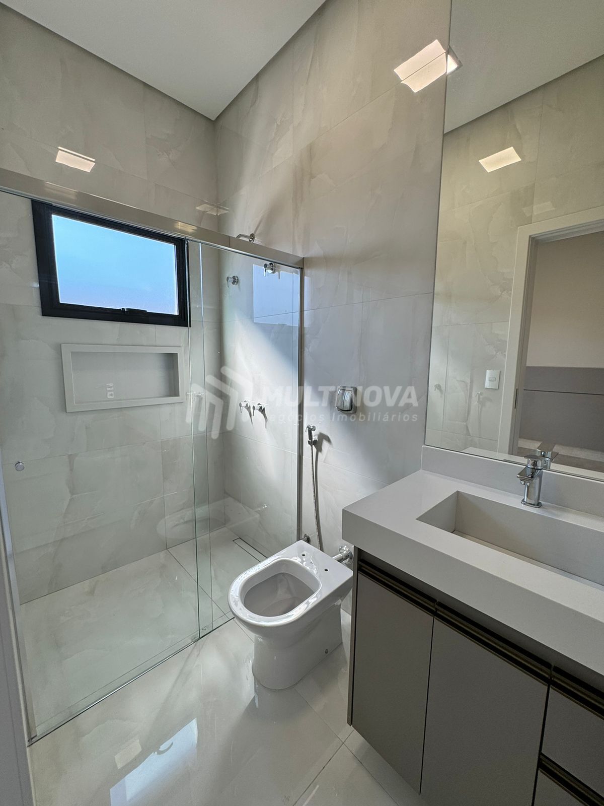 Casa de Condomínio com 3 quartos à venda, 220m² — foto 13 de 22
