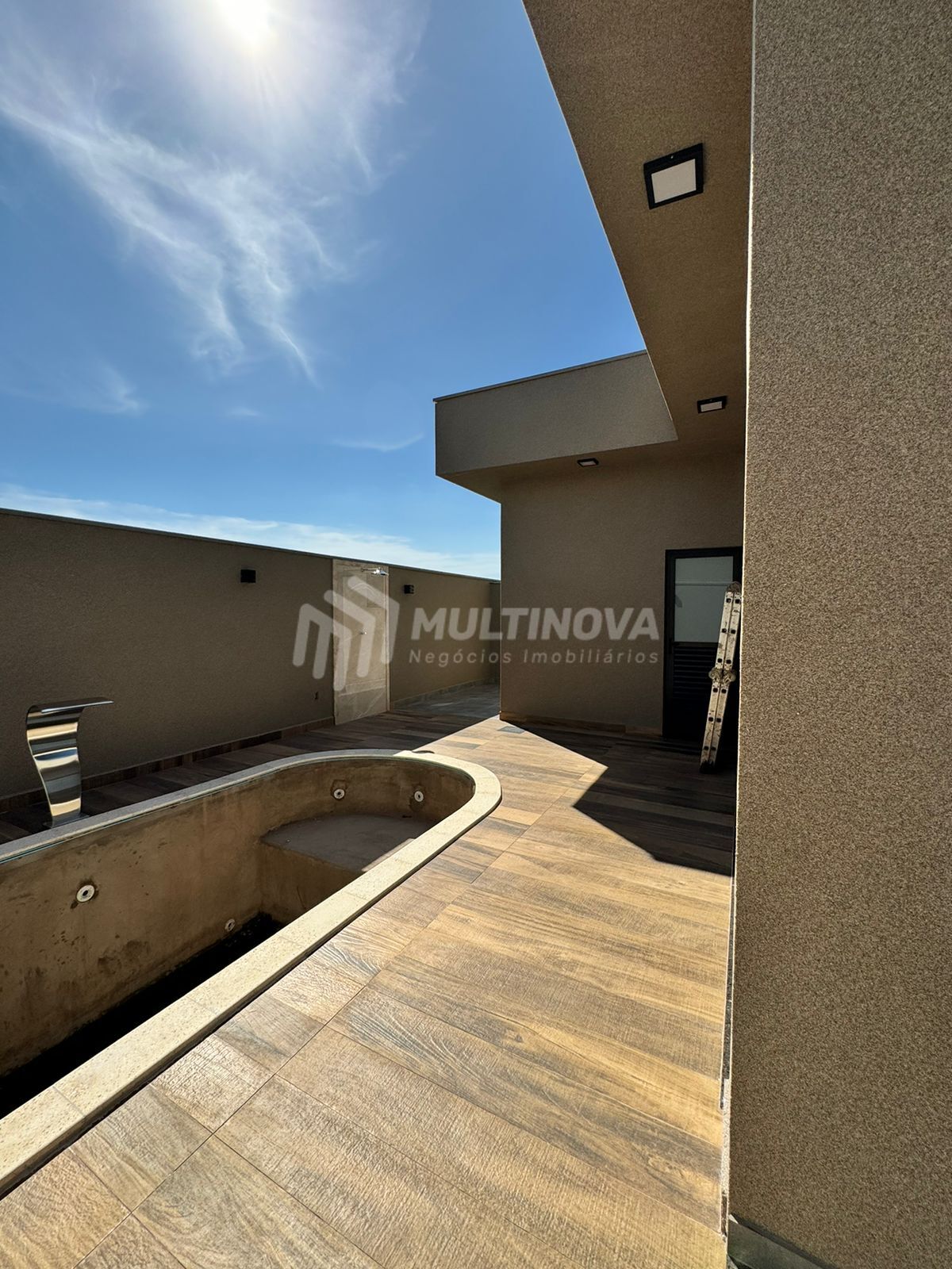Casa de Condomínio com 3 quartos à venda, 220m² — foto 8 de 22