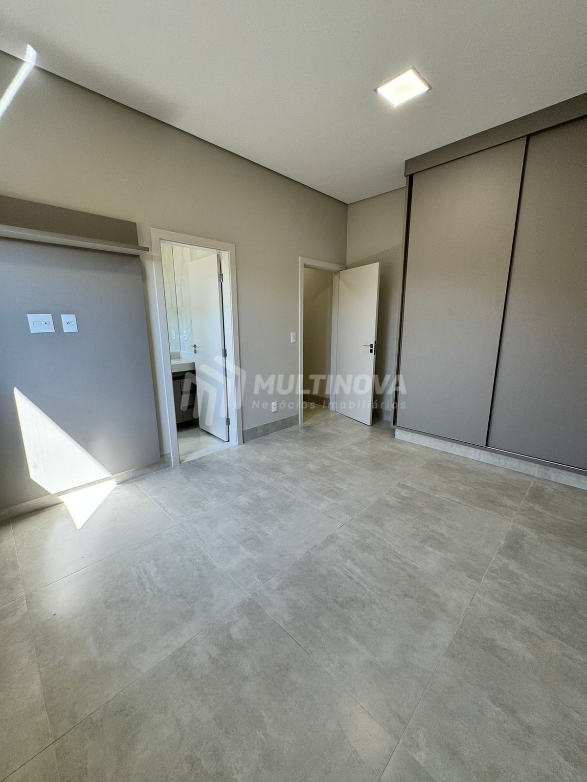 Casa de Condomínio com 3 quartos à venda, 220m² — foto 15 de 22