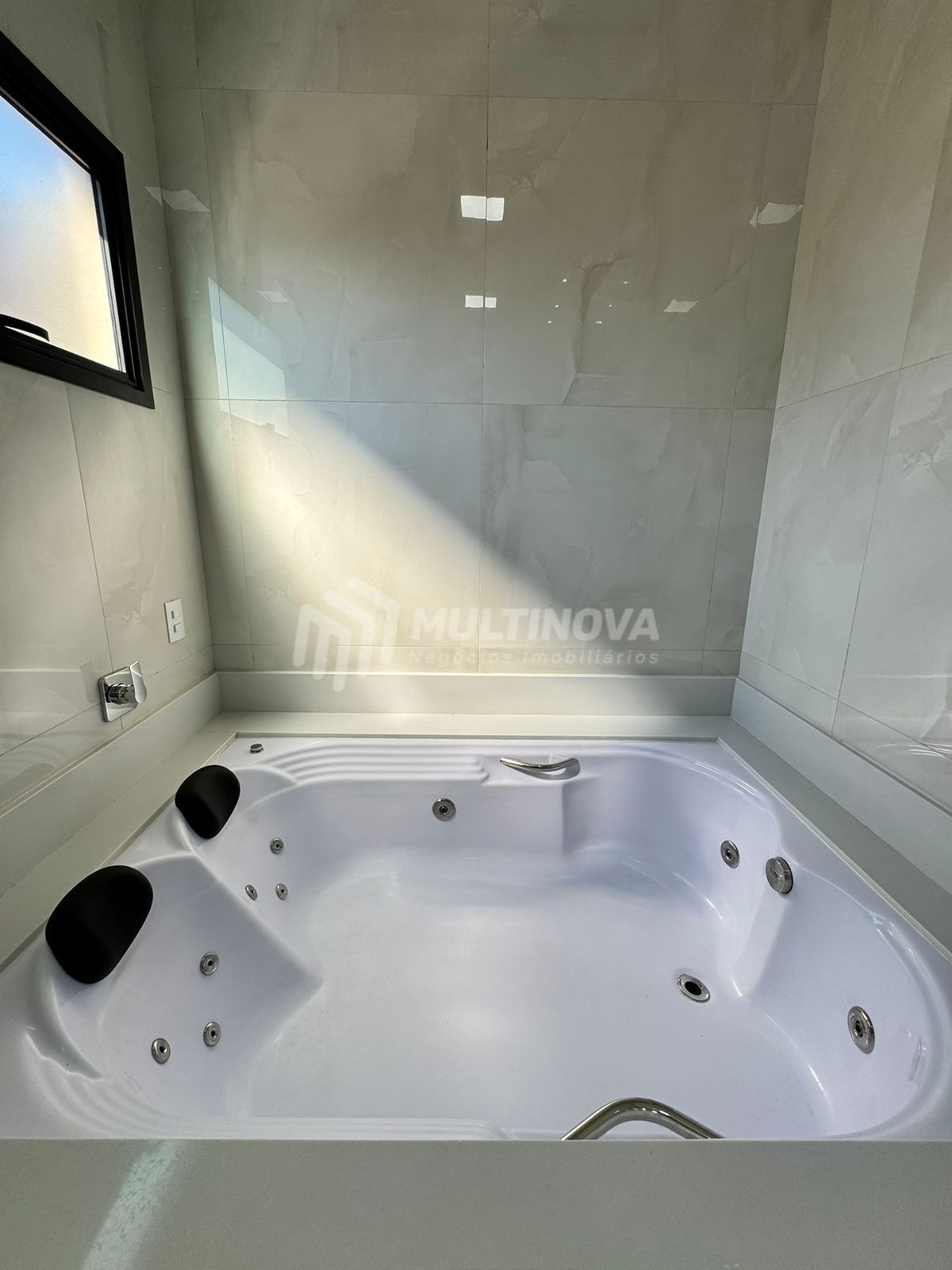 Casa de Condomínio com 3 quartos à venda, 220m² — foto 12 de 22