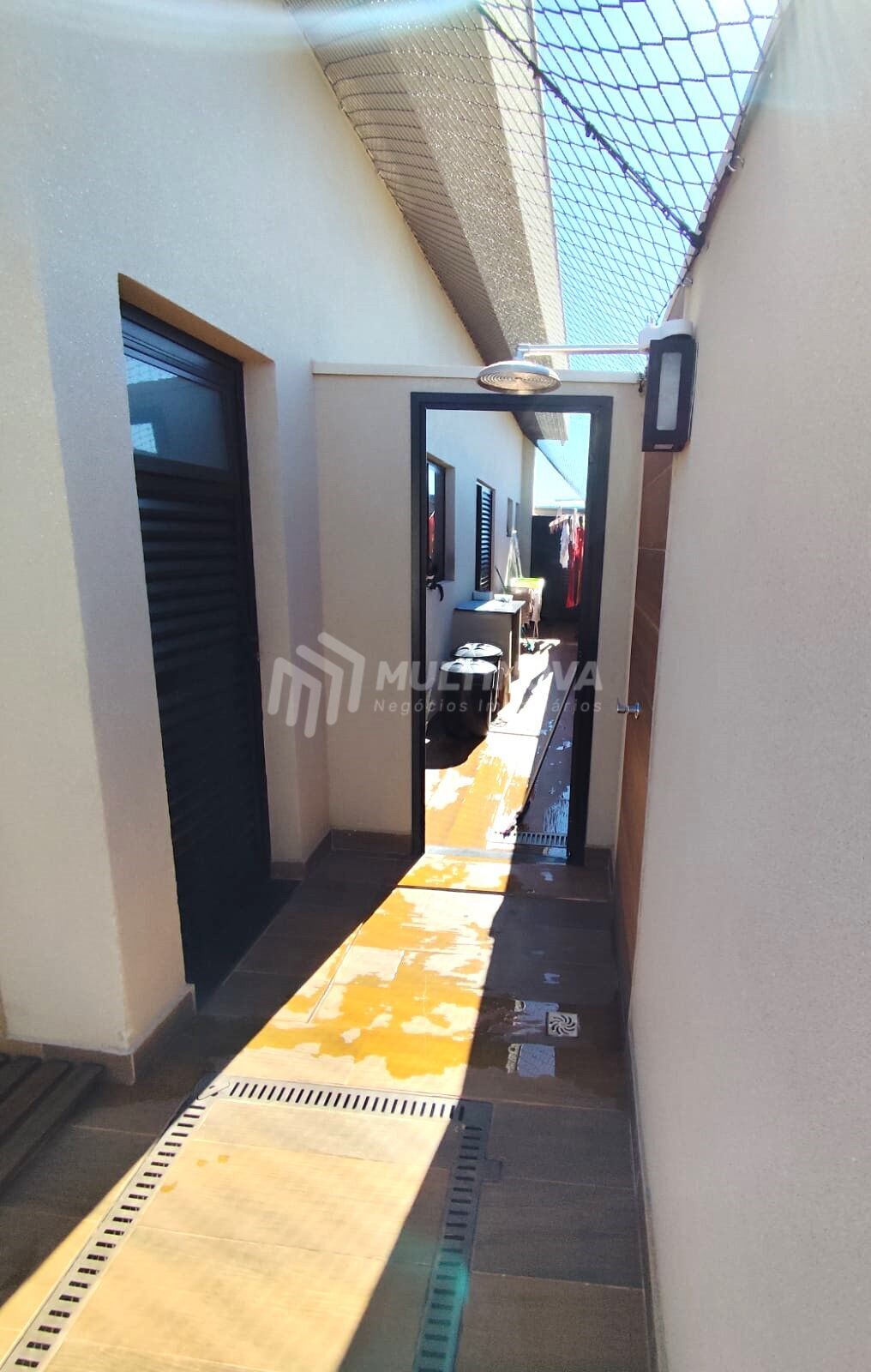Casa de Condomínio com 3 quartos à venda, 188m² — foto 2 de 22