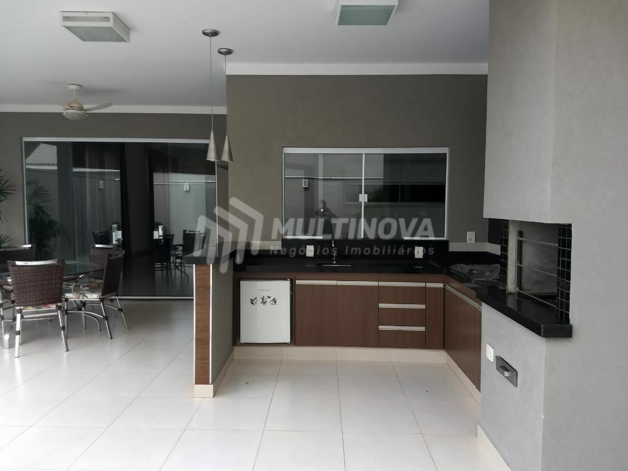 Casa de Condomínio com 3 quartos à venda, 250m² — foto 6 de 8