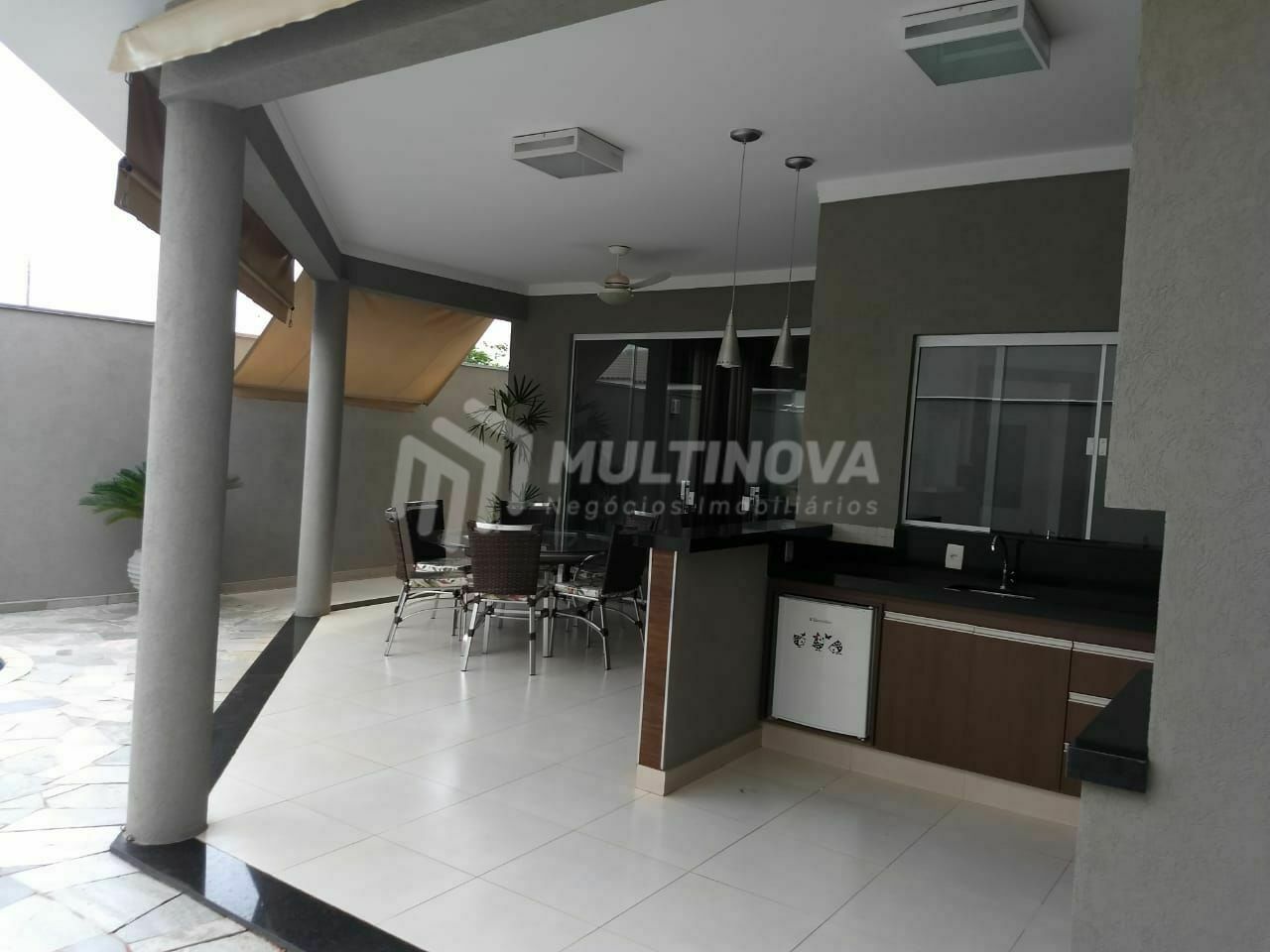 Casa de Condomínio com 3 quartos à venda, 250m² — foto 7 de 8