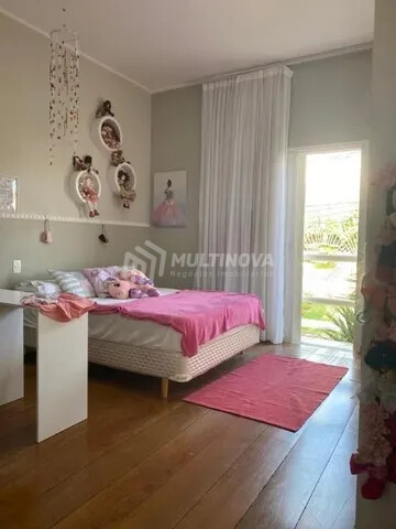 Casa de Condomínio com 3 quartos à venda, 280m² — foto 6 de 8