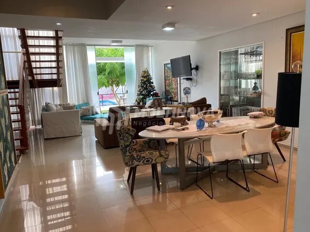 Casa de Condomínio com 3 quartos à venda, 280m² — foto 2 de 8