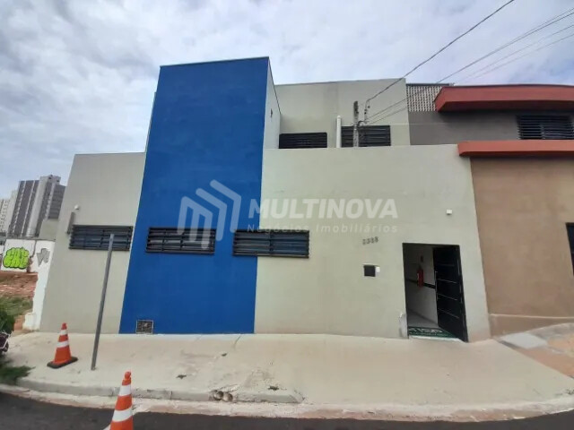 Loja / Salão / Ponto Comercial com 11 quartos à venda, 350m² — foto 1 de 6