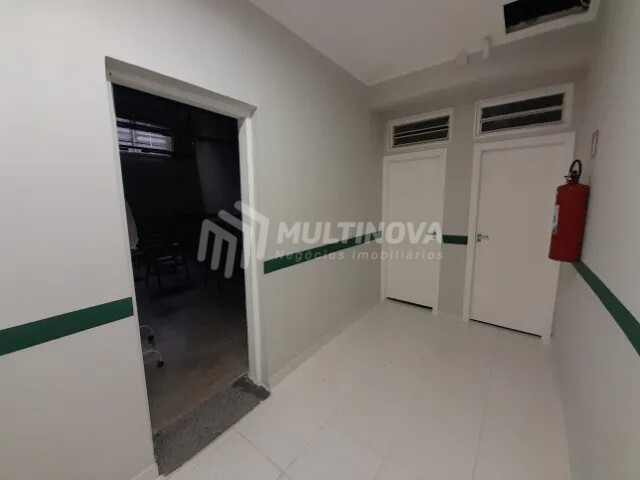 Loja / Salão / Ponto Comercial com 11 quartos à venda, 350m² — foto 4 de 6