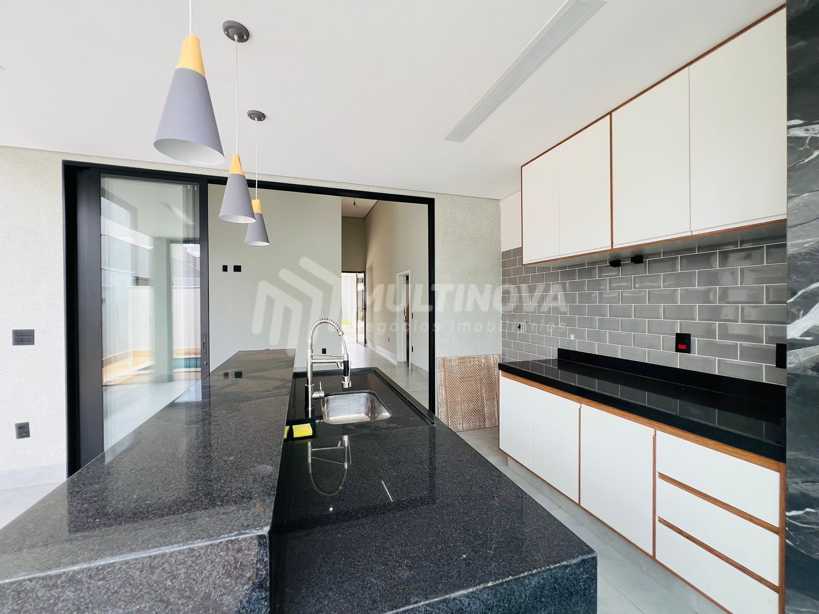 Casa de Condomínio com 3 quartos à venda, 170m² — foto 8 de 33