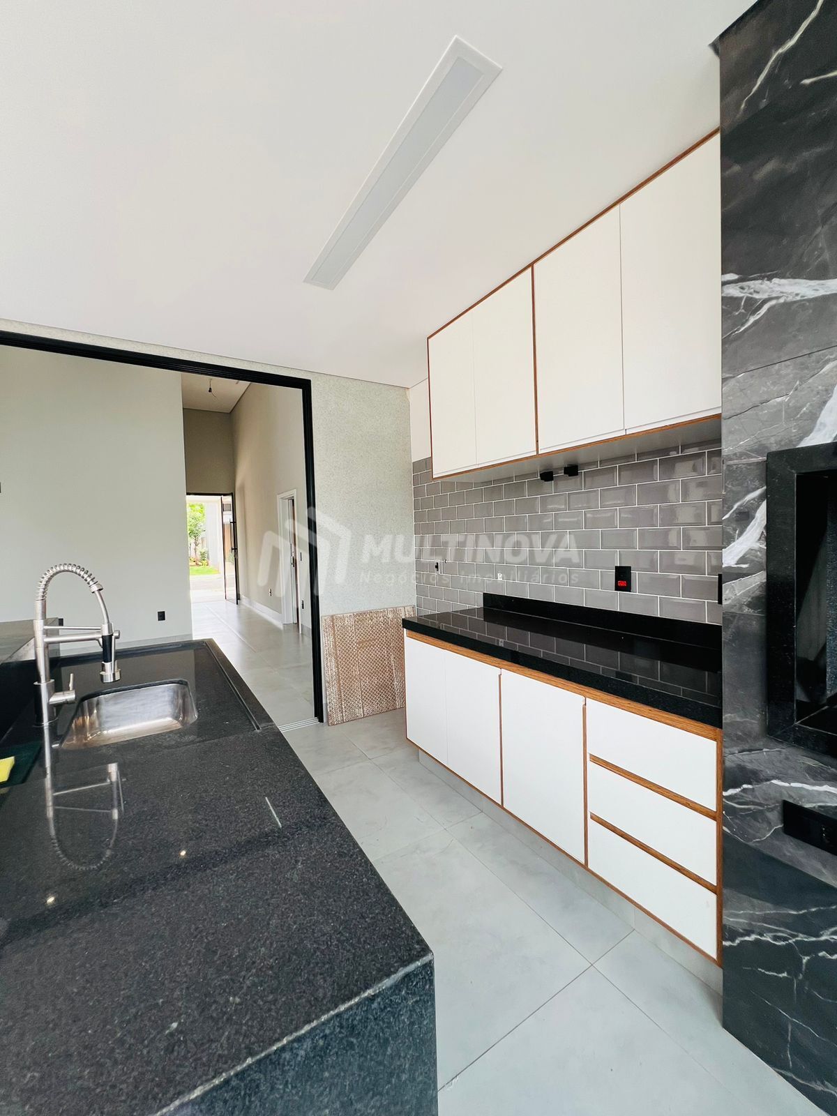 Casa de Condomínio com 3 quartos à venda, 170m² — foto 9 de 33