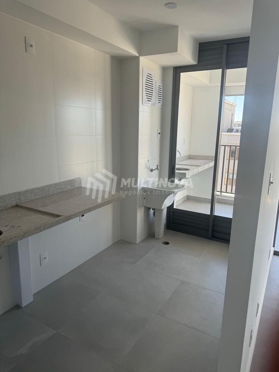 Apartamento com 3 quartos à venda, 98m² — foto 3 de 4