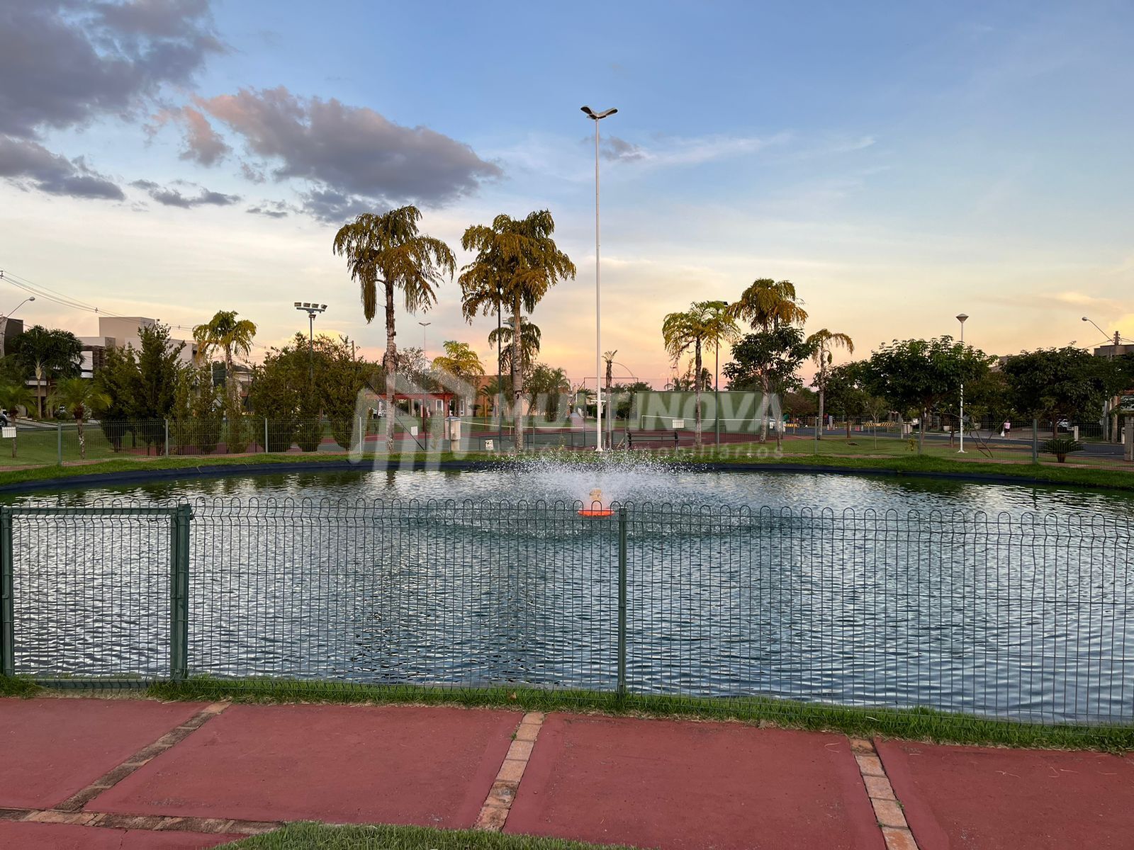 Terreno / Lote / Condomínio à venda, 275m² — foto 6 de 9