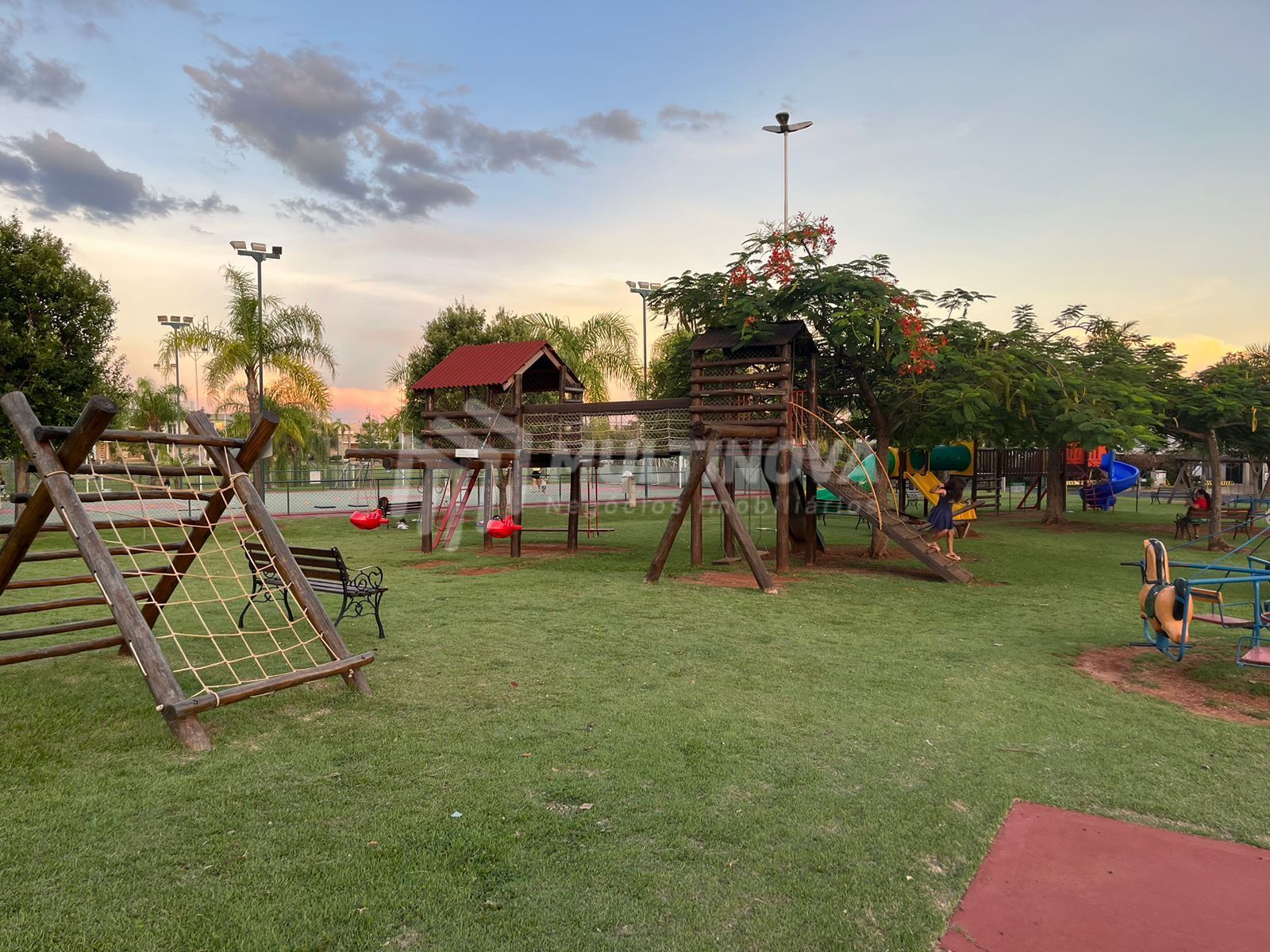 Terreno / Lote / Condomínio à venda, 275m² — foto 8 de 9