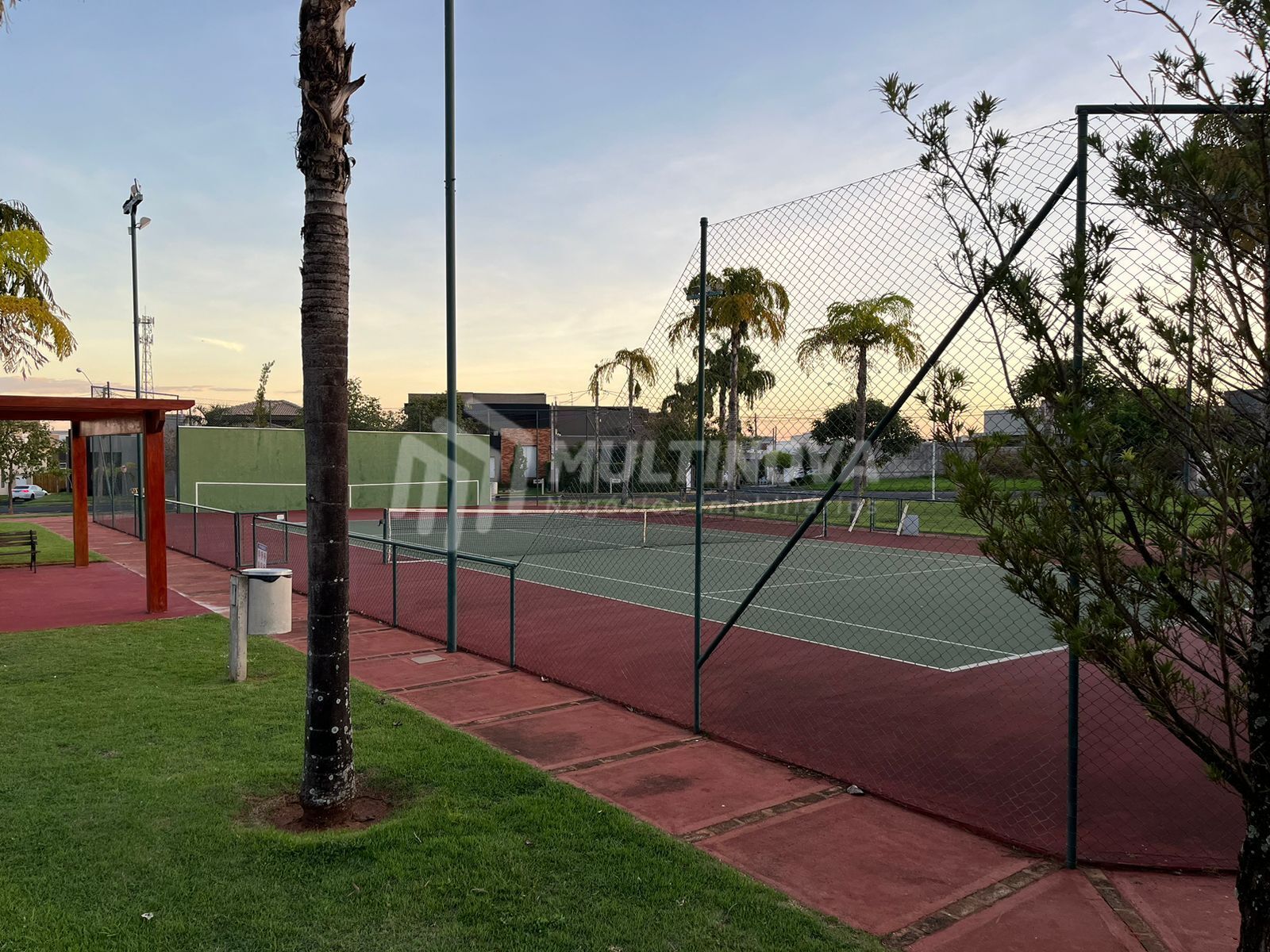 Terreno / Lote / Condomínio à venda, 275m² — foto 7 de 9