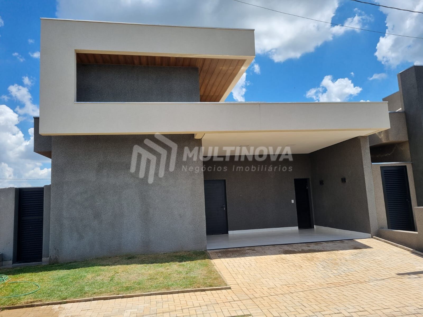Casa de Condomínio com 3 quartos à venda, 157m² — foto 1 de 14