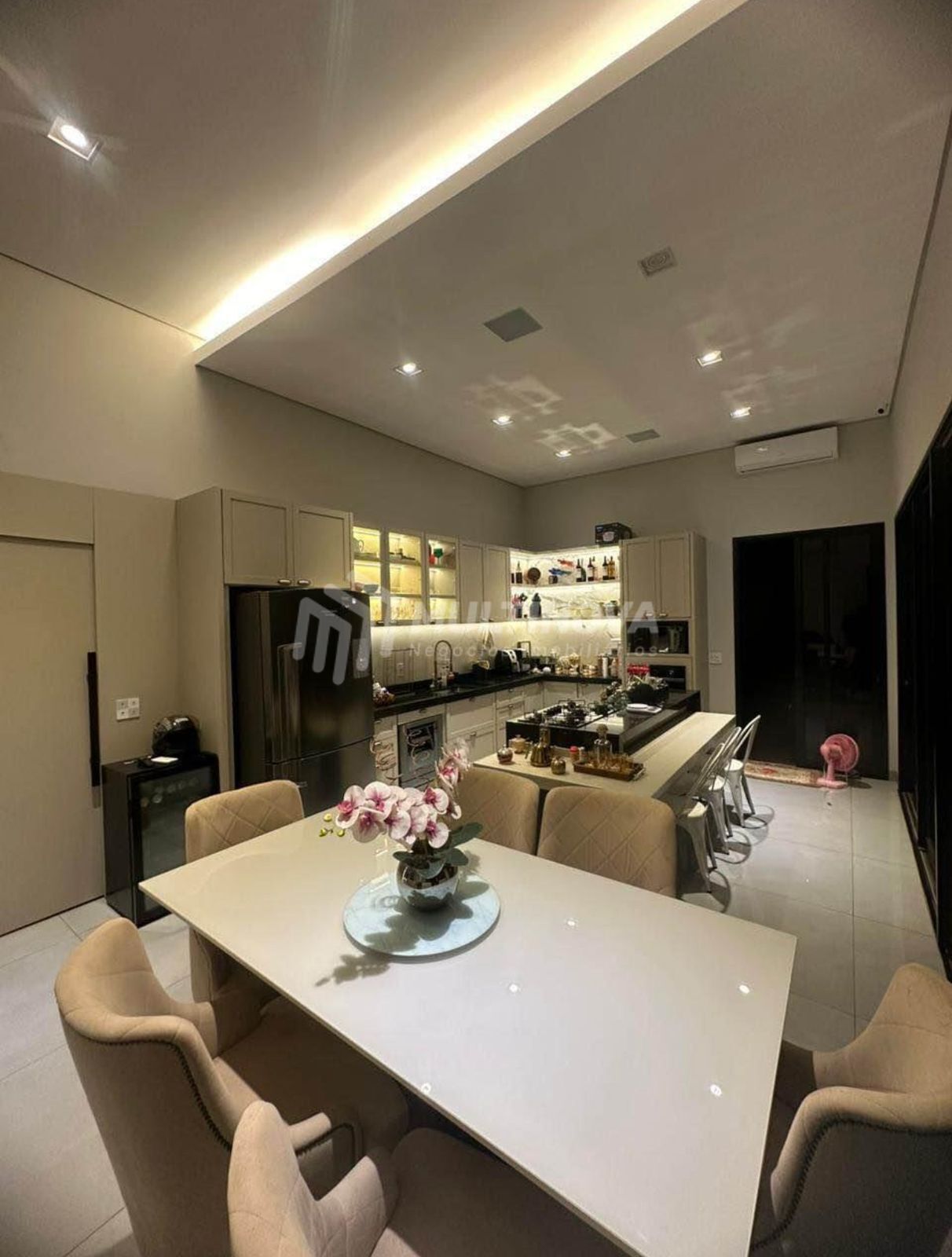 Casa de Condomínio com 3 quartos à venda, 300m² — foto 3 de 13