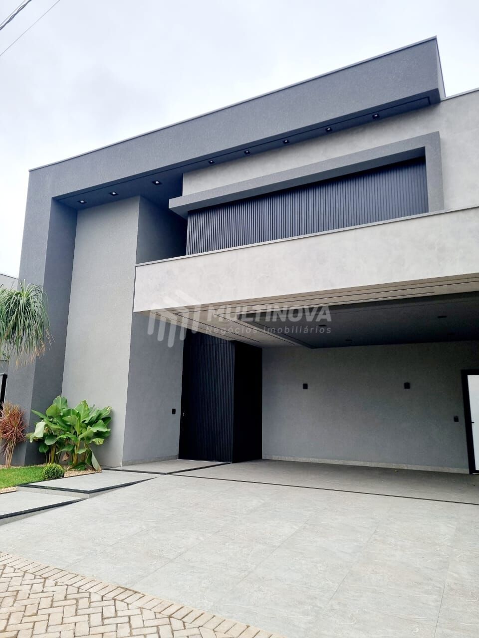 Casa de Condomínio com 3 quartos à venda, 213m² — foto 1 de 8