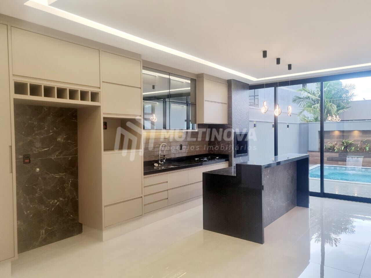 Casa de Condomínio com 3 quartos à venda, 213m² — foto 4 de 8