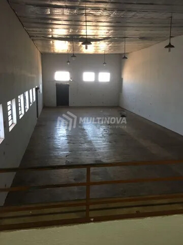 Loja / Salão / Ponto Comercial à venda, 450m² — foto 3 de 3