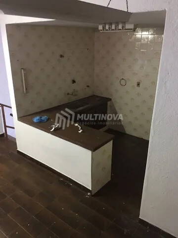 Loja / Salão / Ponto Comercial à venda, 450m² — foto 2 de 3