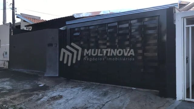 Casa com 3 quartos à venda, 170m² — foto 1 de 3