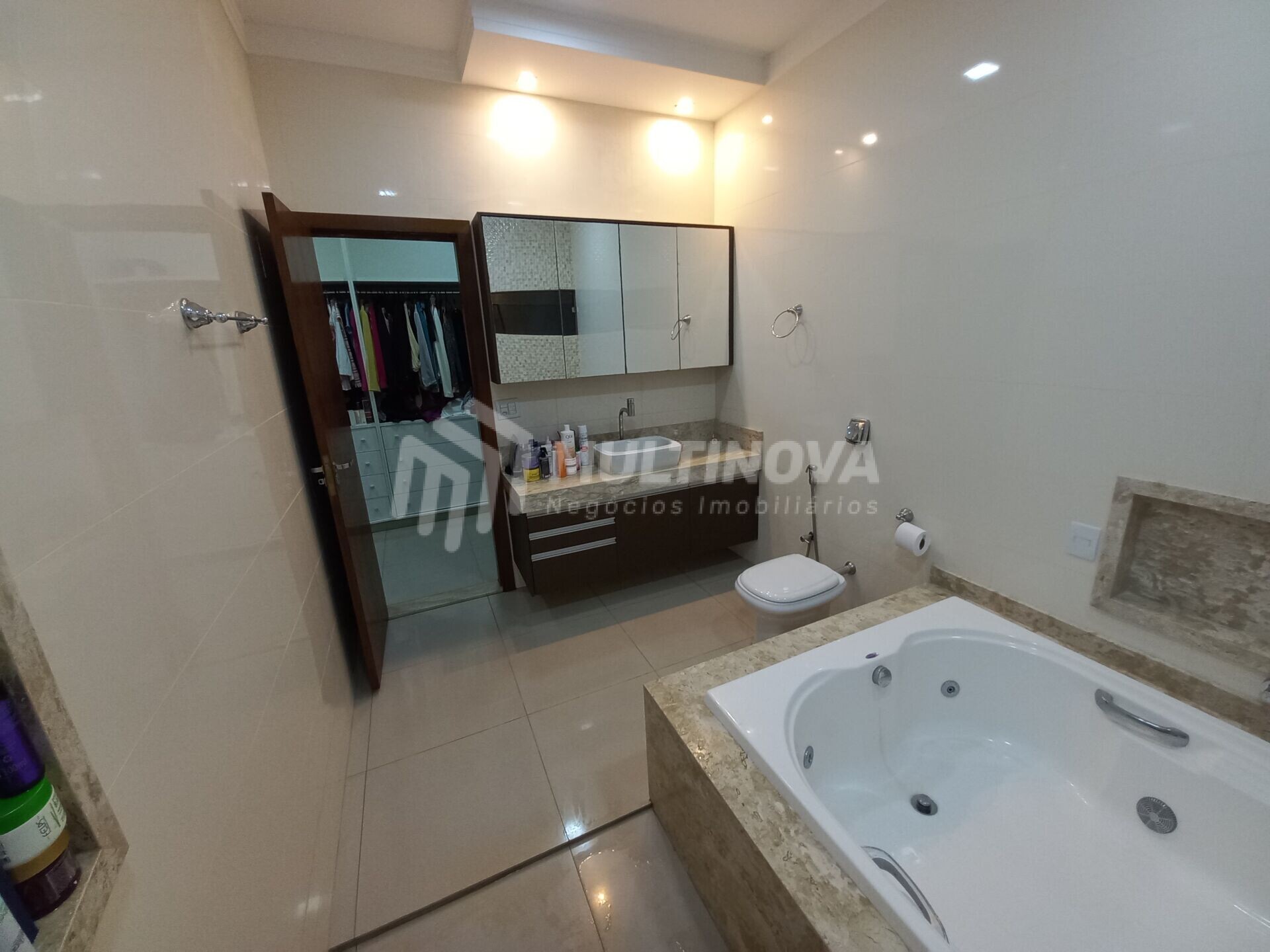 Casa de Condomínio com 3 quartos à venda, 219m² — foto 16 de 20