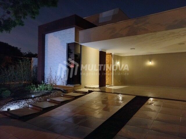 Casa de Condomínio com 3 quartos à venda, 219m² — foto 2 de 20