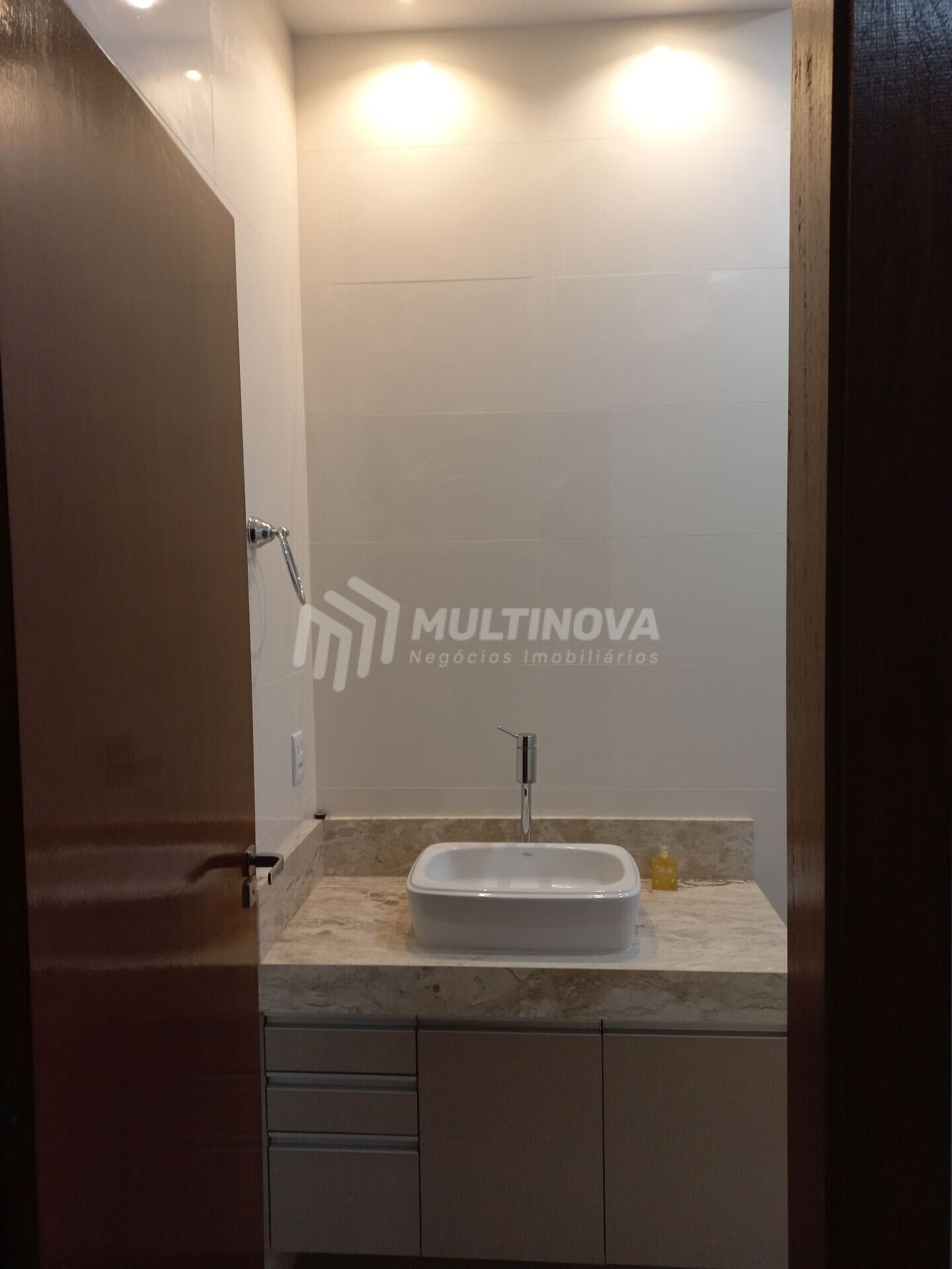 Casa de Condomínio com 3 quartos à venda, 219m² — foto 9 de 20