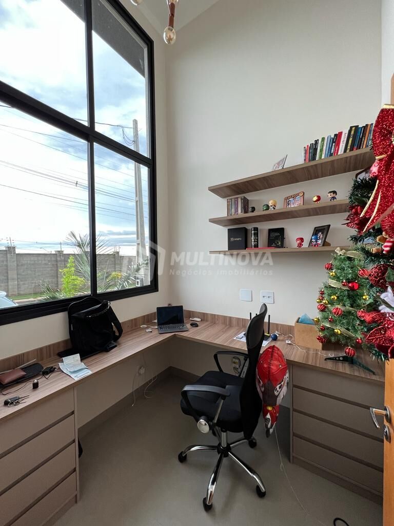 Casa de Condomínio com 3 quartos à venda, 167m² — foto 3 de 16