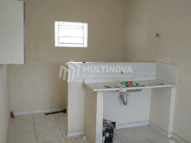 Loja / Salão / Ponto Comercial à venda, 240m² — foto 3 de 6